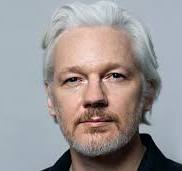 Quell’antica passione del giornalismo italiano per Assange